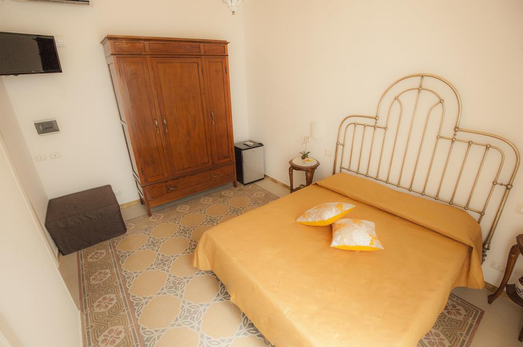 B&B Granelli Di Sale ตราปานี ห้อง รูปภาพ